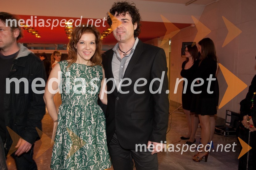 Regina Kogoj, pevka in soprog Aleksander KogojViktorji 2011, rdeča preproga in VIP dogajanje