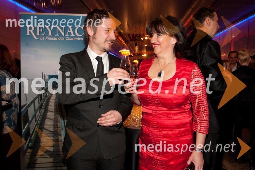 Simon Prelesnik, programski urednik Radia Aktual in Romana Razgor, direktorica Ekskluziva 4UViktorji 2011, rdeča preproga in VIP dogajanje