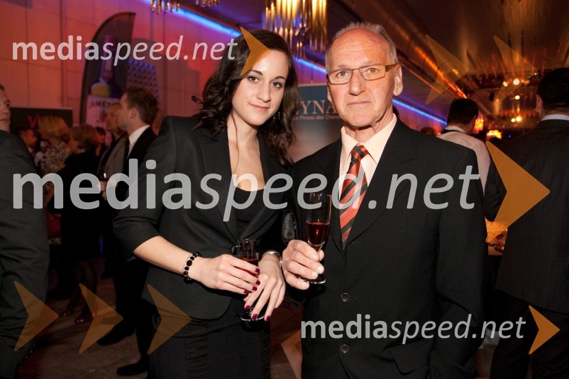 Maša in dedek Miro Cerar, nekdanji gimnastičar in predsednik Olimpijske akademije ter ambasador za fair playViktorji 2011, rdeča preproga in VIP dogajanje