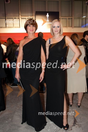 Maja Štamol Droljc, modna oblikovalka in 	Anja Križnik Tomažin, voditeljicaViktorji 2011, rdeča preproga in VIP dogajanje