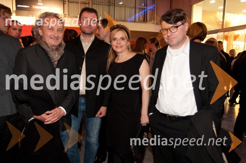 Peter Bratuša, režiser, Aleš Loborec, producent oddaje, Valentina Smej Novak in Luka Novak, ekipa oddaje Ljubezen gre skozi želodecViktorji 2011, rdeča preproga in VIP dogajanje