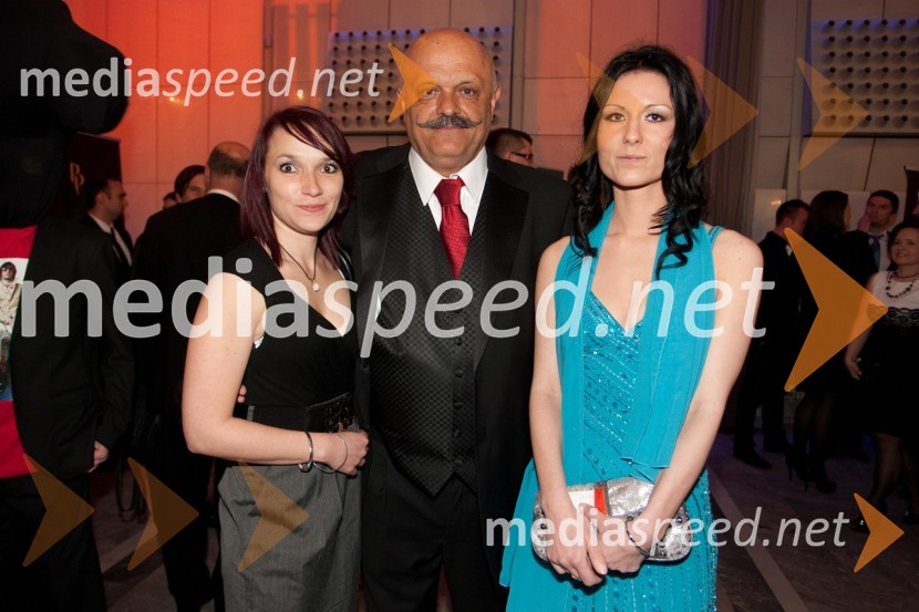 Mirjana Brausa, Jos Zalokar in Veronika HariViktorji 2011, rdeča preproga in VIP dogajanje