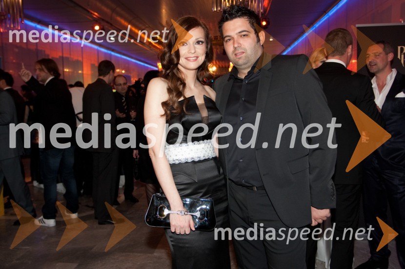 Natalija Verboten, pevka in soprog Dejan BojičViktorji 2011, rdeča preproga in VIP dogajanje