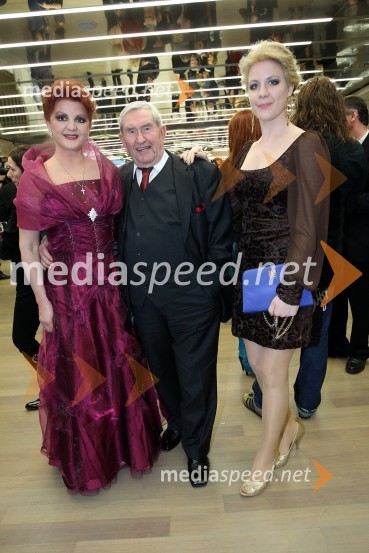 Milena Morača, operna pevka, Jurij Souček, igralec in hči Hana SoučekViktorji 2011, rdeča preproga in VIP dogajanje