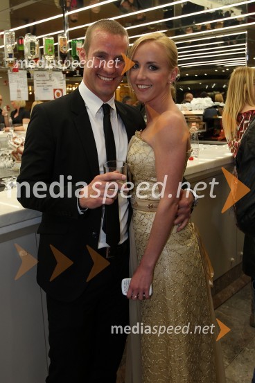 Ota Roš, TV voditeljica in fant Borut ŠircaViktorji 2011, rdeča preproga in VIP dogajanje