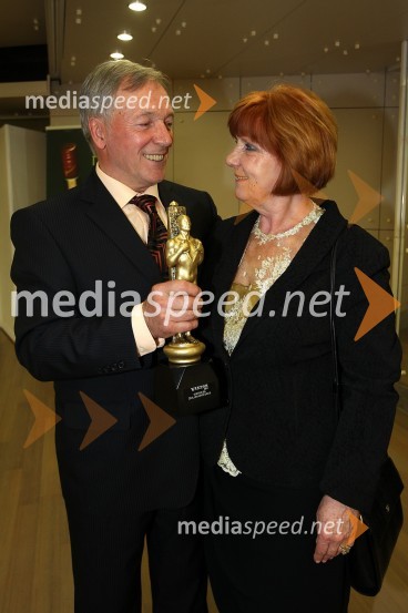 Mito Trefalt, prejemnik viktorja za življenjsko delo in soproga Metka LeskovšekViktorji 2011, rdeča preproga in VIP dogajanje