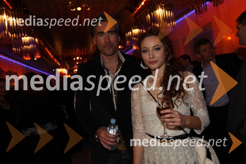 Jan Plestenjak, pevec in Urška CentaViktorji 2011, rdeča preproga in VIP dogajanje