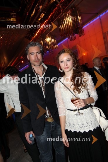 Jan Plestenjak, pevec in Urška CentaViktorji 2011, rdeča preproga in VIP dogajanje