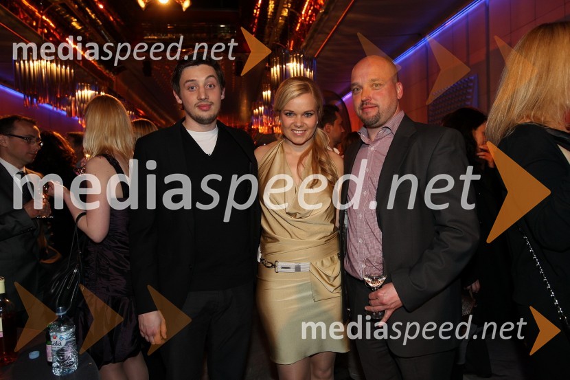 Tin Vodopivec, stand up komik, Špela Močnik, Radio Center ter David Irgolič, glavni urednik Radia CenterViktorji 2011, rdeča preproga in VIP dogajanje