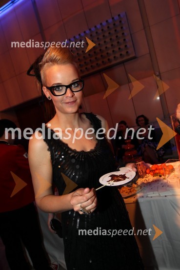 Tina Marinšek, pevka skupine Tabu   
 
Viktorji 2011, rdeča preproga in VIP dogajanje