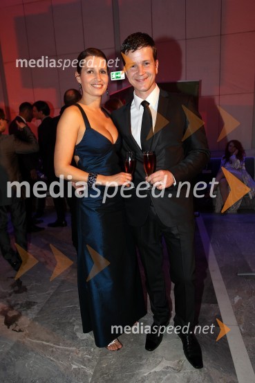 Lara in Boštjan Romih, voditeljViktorji 2011, rdeča preproga in VIP dogajanje