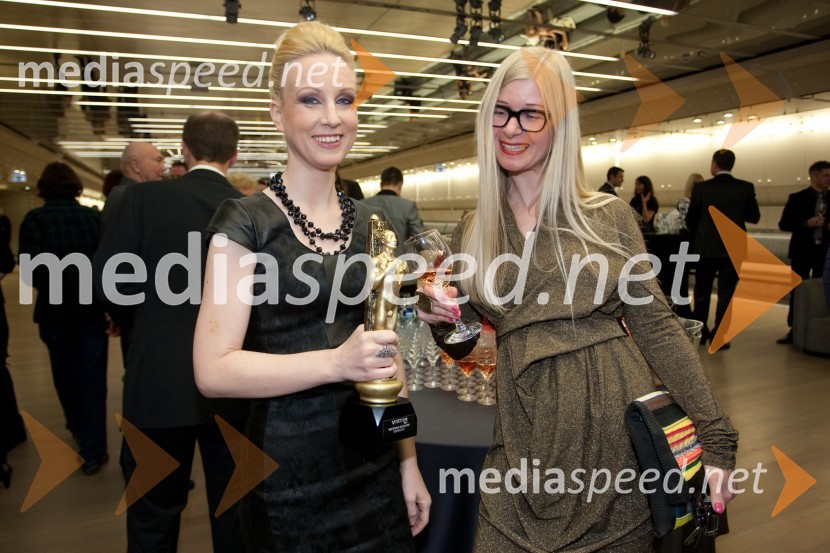 Polona Balantič, novinarka in Natalija Pihler, profesorica nemščineViktorji 2011, rdeča preproga in VIP dogajanje