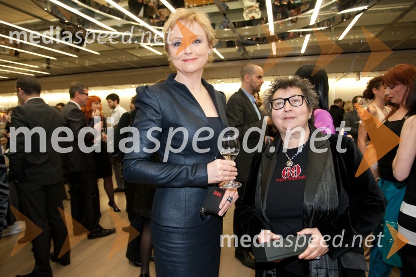 Darja Zgonc, voditeljica in Dragica Petrovič, režiserka, producentkaViktorji 2011, rdeča preproga in VIP dogajanje