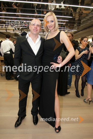 Matej Križnik, direktor fotografije VPK in soproga Anja Križnik Tomažin, voditeljicaViktorji 2011, rdeča preproga in VIP dogajanje