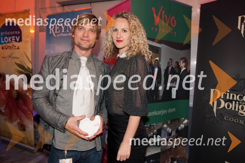 Mimi Inhof in Dunja TurkViktorji 2011, rdeča preproga in VIP dogajanje