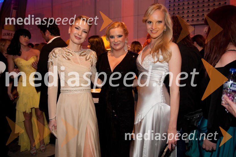 Maja Ferme, modna oblikovalka, Danica Lovenjak in Lana Mahnič Jekoš, miss Slovenije 2012Viktorji 2011, rdeča preproga in VIP dogajanje