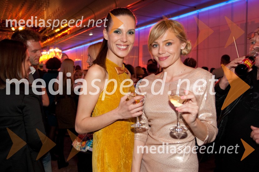 Ula Furlan, voditeljica in Katarina Čas, voditeljicaViktorji 2011, rdeča preproga in VIP dogajanje