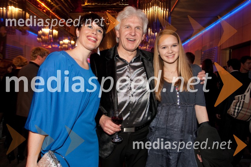 Tanja, Andrej Šifrer, glasbenik in hči KoraViktorji 2011, rdeča preproga in VIP dogajanje