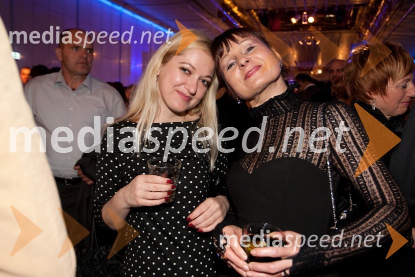 Barbara Pia Jenič, režiserka in VIoleta Tomič, igralkaViktorji 2011, rdeča preproga in VIP dogajanje