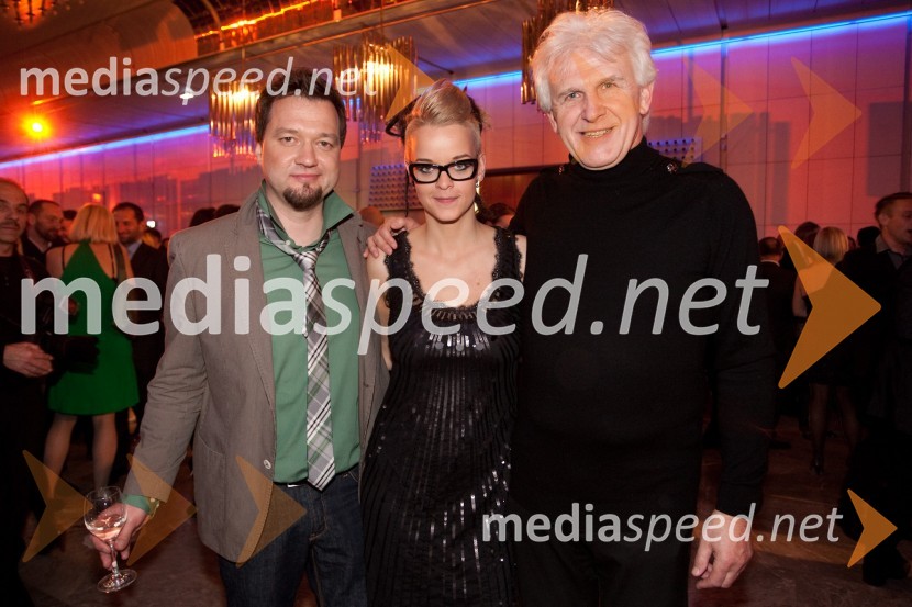 Primož Štorman, bobnar skupine Tabu, Tina Marinšek, pevka in Andrej Šifrer, glasbenikViktorji 2011, rdeča preproga in VIP dogajanje