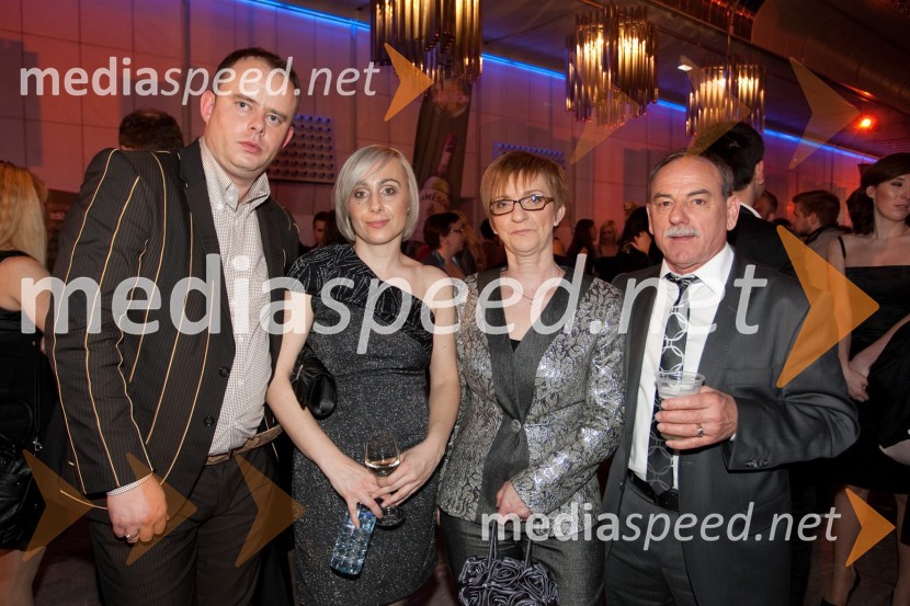 Borut Titan, krojaštvo Titan, soproga, Joža Buzet in soprog Branko BuzetViktorji 2011, rdeča preproga in VIP dogajanje