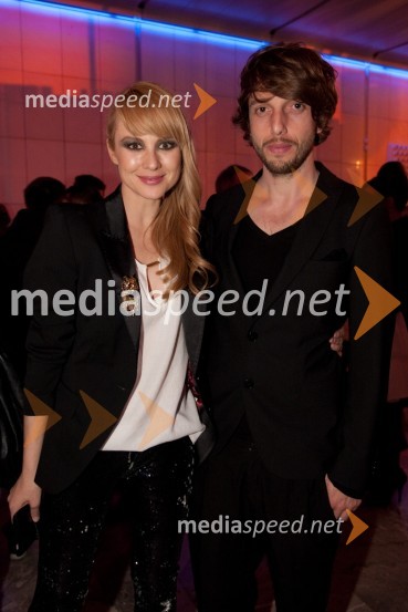 Iva Krajnc, igralka in Aljoša Bagola, kreativni direktor v oglaševalski agenciji PristopViktorji 2011, rdeča preproga in VIP dogajanje