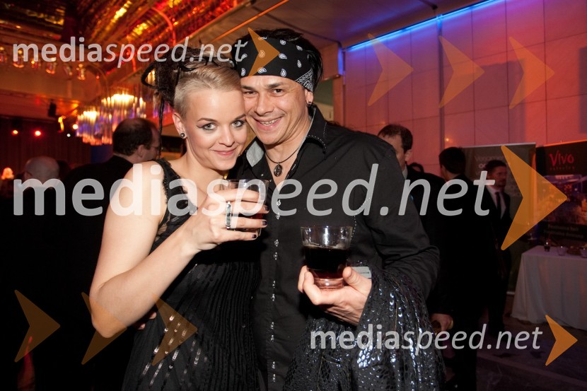 Tina Marinšek, pevka in Samuel Lukas, glasbenikViktorji 2011, rdeča preproga in VIP dogajanje
