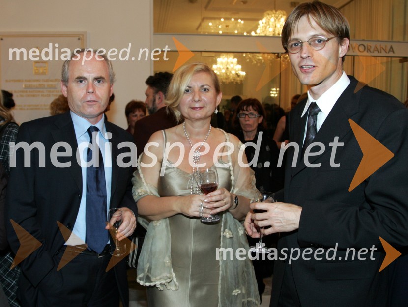 Milan Predan - Pipi, direktor ČZP Večer, njegova žena Darka Zvonar Predan in Peter Jančič, urednik DelaBorštnikov prstan 2006, podelitev