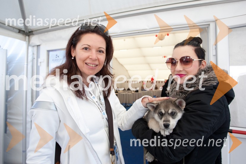 Simona Mavsar, direktorica znamke Seat pri Porsche Slovenija d.o.o. in ...Planica 2012, finale v smučarskih poletih, ekipna tekma