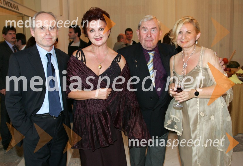 Milan Predan - Pipi, direktor ČZP Večer, Milena Morača, operna pevka in njen mož Jurij Souček, igralec ter Darka Zvonar Predan, žena Milana PredanaBorštnikov prstan 2006, podelitev