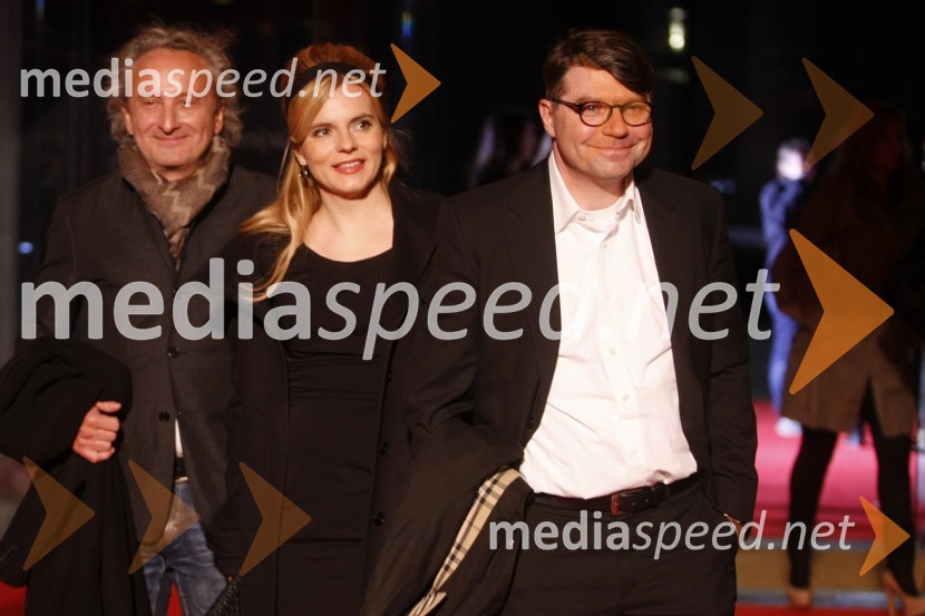 Valentina Smej Novak in Luka Novak, voditelja oddaje Ljubezen gre skozi želodecViktorji 2011, rdeča preproga in VIP dogajanje