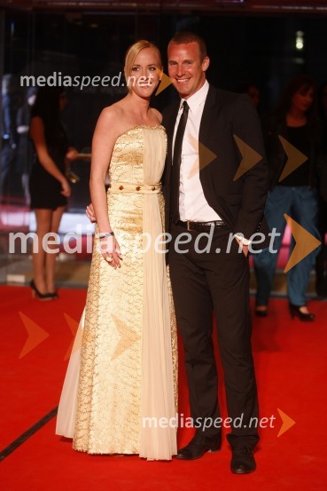 Ota Roš, TV voditeljica in fant Borut ŠircaViktorji 2011, rdeča preproga in VIP dogajanje