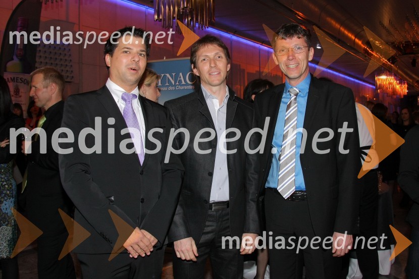 Igor Klun, namestnik direktorja Skupina Krater – Krater Media, Gregor Repič, izvršni direktor Skupine Krater in mag. Aleš LisacViktorji 2011, rdeča preproga in VIP dogajanje