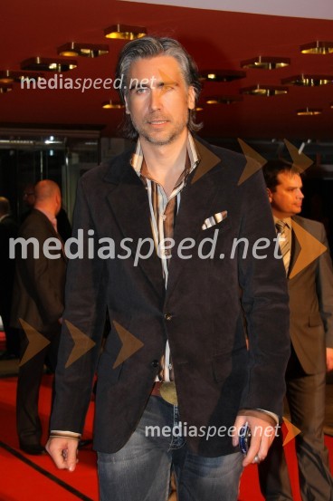 	Jan Plestenjak, pevecViktorji 2011, rdeča preproga in VIP dogajanje