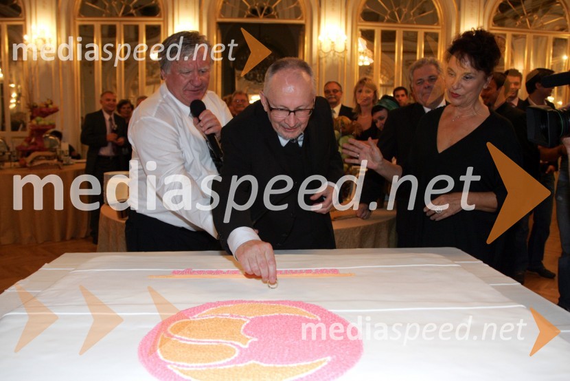 Tone Partljič, predsednik Sveta Borštnikovega srečanja, Peter Ternovšek, igralec - dobitnik Borštnikovega prstana 2006 in Miranda Caharija, igralka - dobitnica Borštnikovega prstana 2005Borštnikov prstan 2006, podelitev