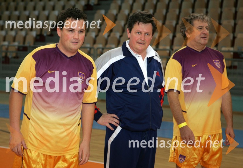 Damijan Koletnik, direktor Dravskih elektrarn Maribor in predsednik Nadzornega sveta Telekoma Slovenije, Gregor Pivec, direktor Splošne bolnišnice Maribor in ...Nogometna tekma -  politiki : gospodarstveniki