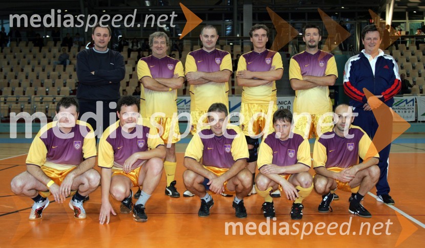 Ekipa gospodarstvenikovNogometna tekma -  politiki : gospodarstveniki