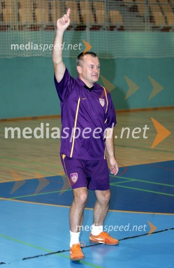 Franc Kangler, poslanec SLSNogometna tekma -  politiki : gospodarstveniki