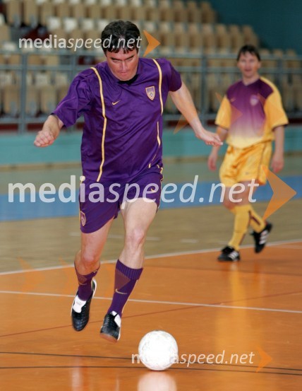 Dr. Milan Zver, minister za šolstvo in športNogometna tekma -  politiki : gospodarstveniki