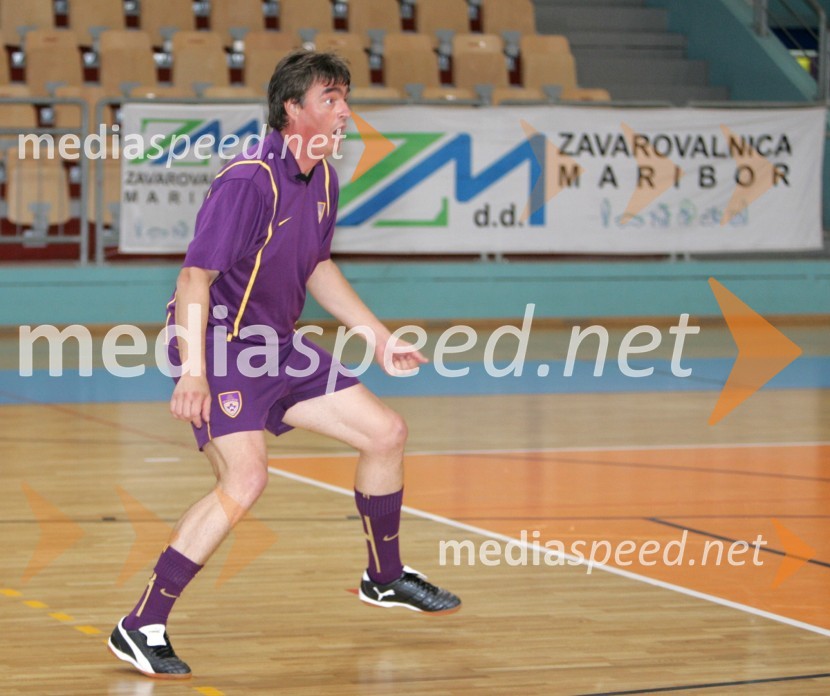 Dr. Milan Zver, minister za šolstvo in športNogometna tekma -  politiki : gospodarstveniki