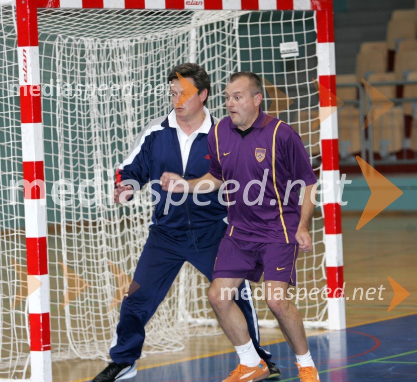 Gregor Pivec, direktor Splošne bolnišnice Maribor in Franc Kangler, poslanec SLSNogometna tekma -  politiki : gospodarstveniki