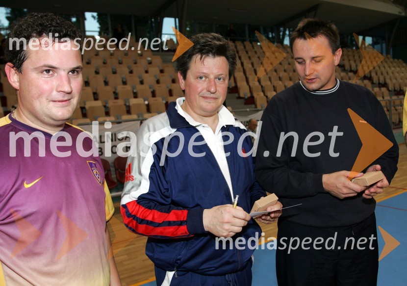 Damijan Koletnik, direktor Dravskih elektrarn Maribor in predsednik Nadzornega sveta Telekoma Slovenije, Gregor Pivec, direktor Splošne bolnišnice Maribor in Igor Marinšek, direktor Pravno-kadrovskega področja družbe MobitelNogometna tekma -  politiki : gospodarstveniki