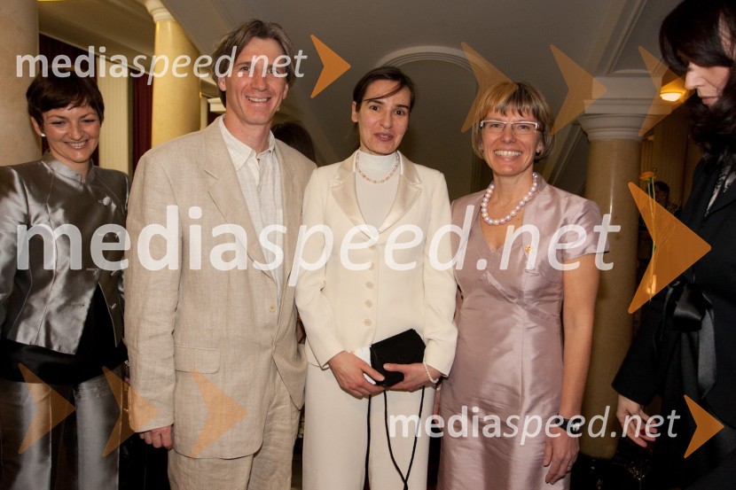 Robert Pistotnik, član uprave Sintal koncern, soproga Jana in Vera Aljančič Falež, članica uprave Mercatorja, predsednica Lions kluba VivaDobrodelni dogodek Lions kluba Viva