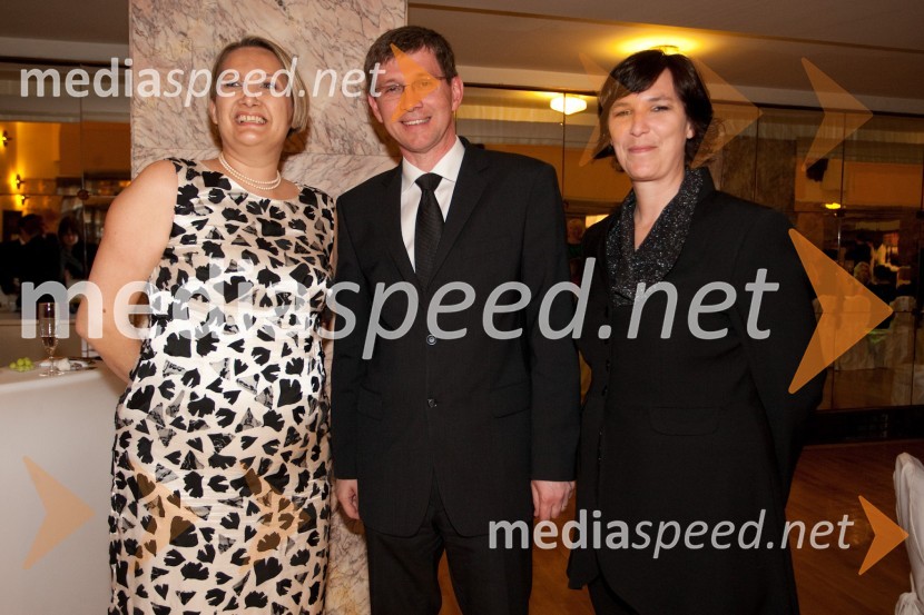 Nastja Škopac, Medana, Martin Logar, direktor družbe Summit Avto in Barbara HočevarDobrodelni dogodek Lions kluba Viva