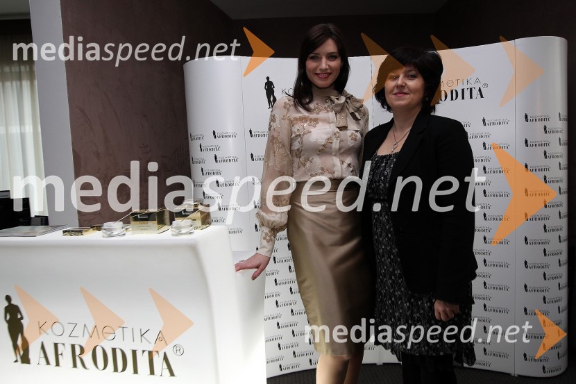 Nataša Pinoza, obraz kozmetike Afrodita in Judita Železnik, tržno komuniciranje Kozmetike AfroditaZaključna prireditev Guest Star 2011 - Izbor tujih osebnosti leta