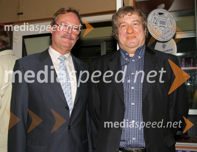 Srečko Čarni, član uprave Zavarovalnice Maribor in Marjan Makari, Zavarovalnica MariborNogometna tekma -  politiki : gospodarstveniki