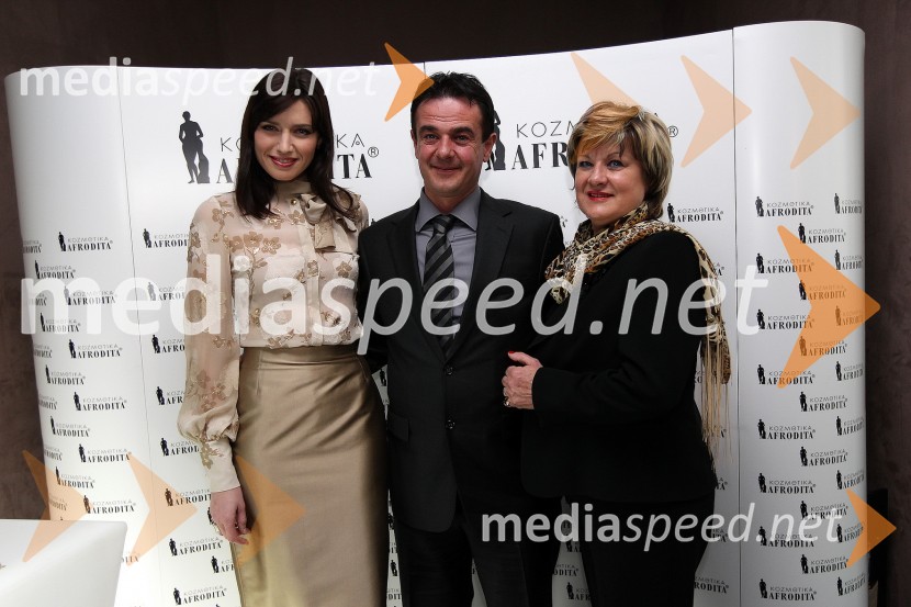 Nataša Pinoza, obraz kozmetike Afrodita, Iztok Zorin in Danica Zorin Mijošek, direktorica in ustanoviteljica podjetja Kozmetika AfroditaZaključna prireditev Guest Star 2011 - Izbor tujih osebnosti leta