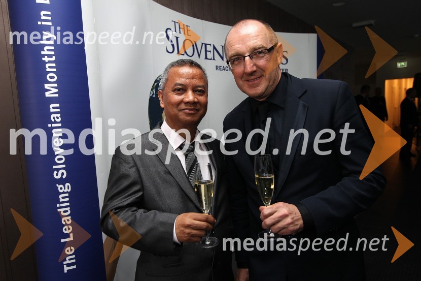 Joseph Rakotorahalahy, glasbenik in pripovedovalec zgodb ter Brane Krajnik, direktor The Slovenia TimesZaključna prireditev Guest Star 2011 - Izbor tujih osebnosti leta