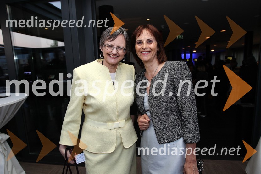 		
Sharon Mussomeli, soproga Josepha A. Mussomelija in Andreja Kračun, predsednica dobrodelnega združenja Koraki za korakceZaključna prireditev Guest Star 2011 - Izbor tujih osebnosti leta