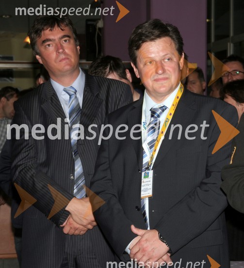 Dr. Milan Zver, minister za šolstvo in šport in Gregor Pivec, direktor Splošne bolnišnice MariborNogometna tekma -  politiki : gospodarstveniki